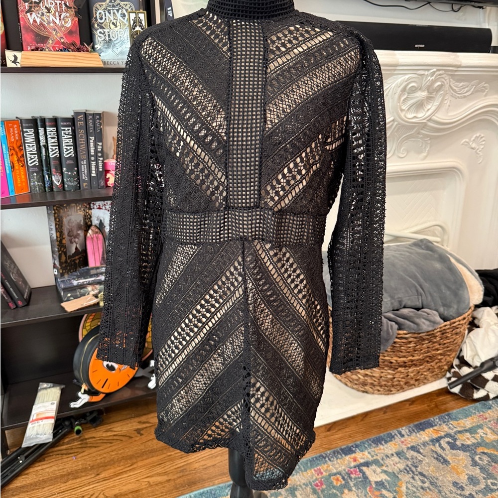 Longsleeved Elegant Short Black Lace Dress